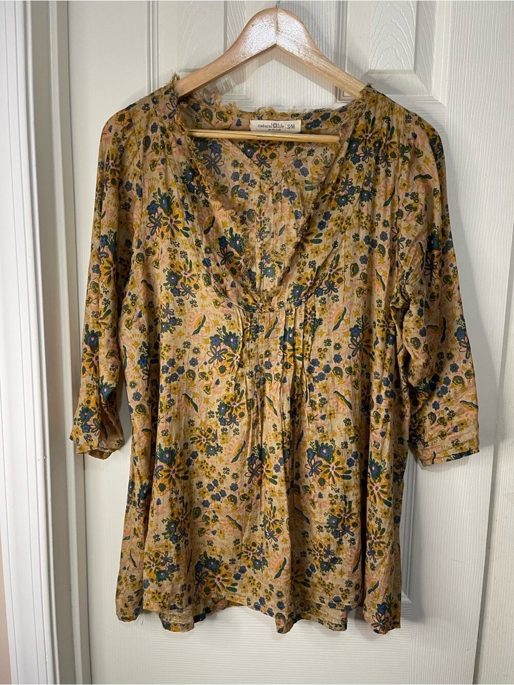 Natural Life Sm/Med Boho Hippie Floral Pintuck Blouse Tan Raw fringe Neckline